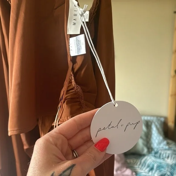 Mable x Petal & Pup NEW Angelique Open Back Satin Cognac Matching Set Size M - Picture 6 of 8